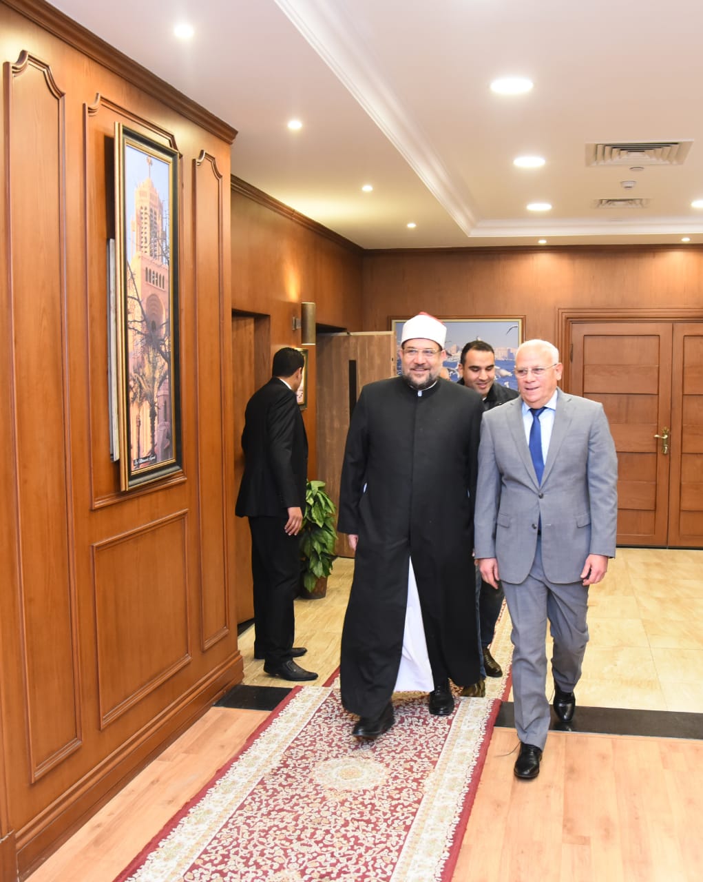 محافظ بورسعيد يستقبل وزير الأوقافقبل صلاة الجمعة بمسجد السلام  (6)